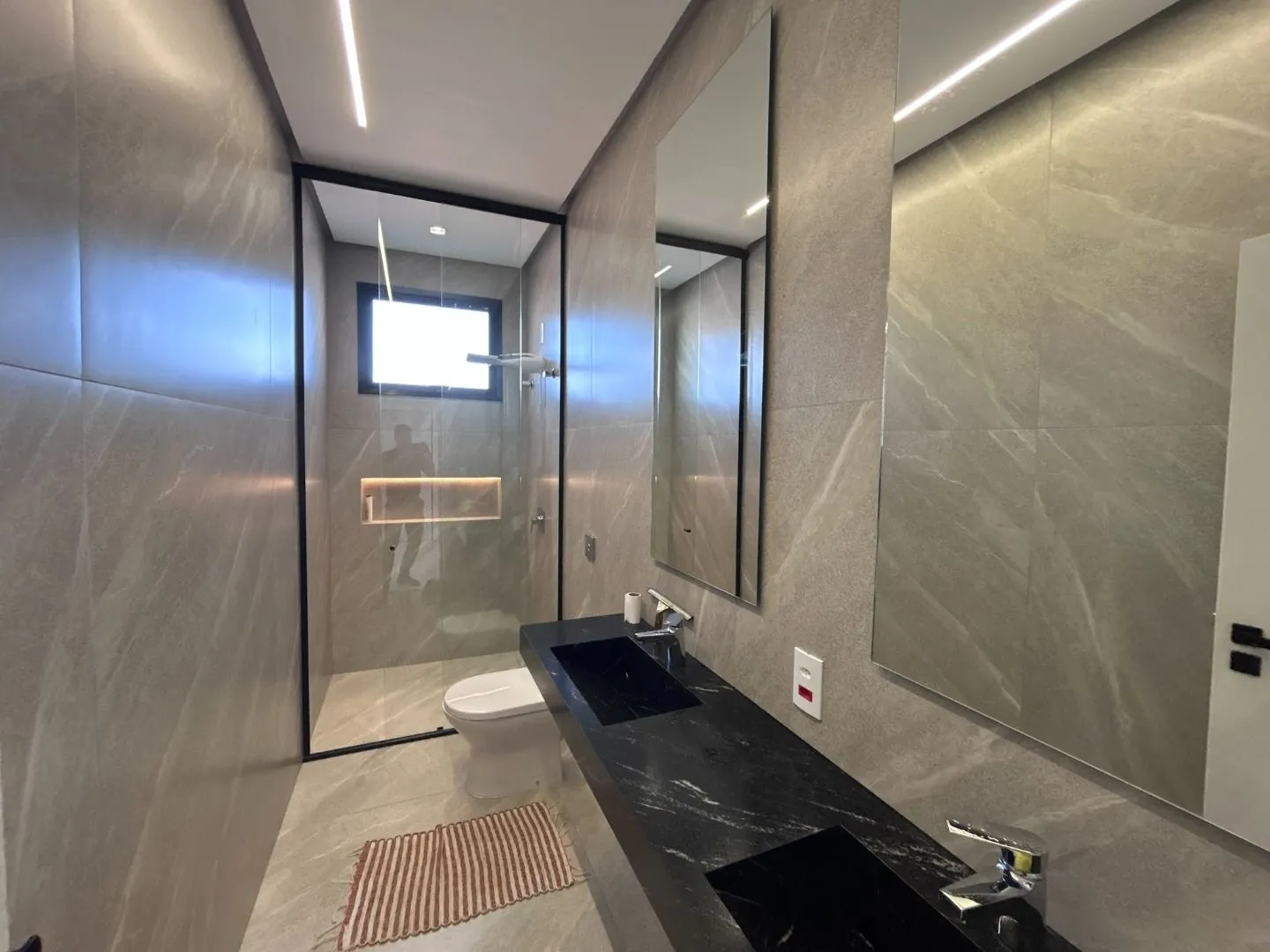 Imagem Casa com 3 dormitórios, 280 m² - venda por R$ 2.050.000 ou aluguel por R$ 7.500/mês - Campos Elíseos - Patos de Minas/MG
