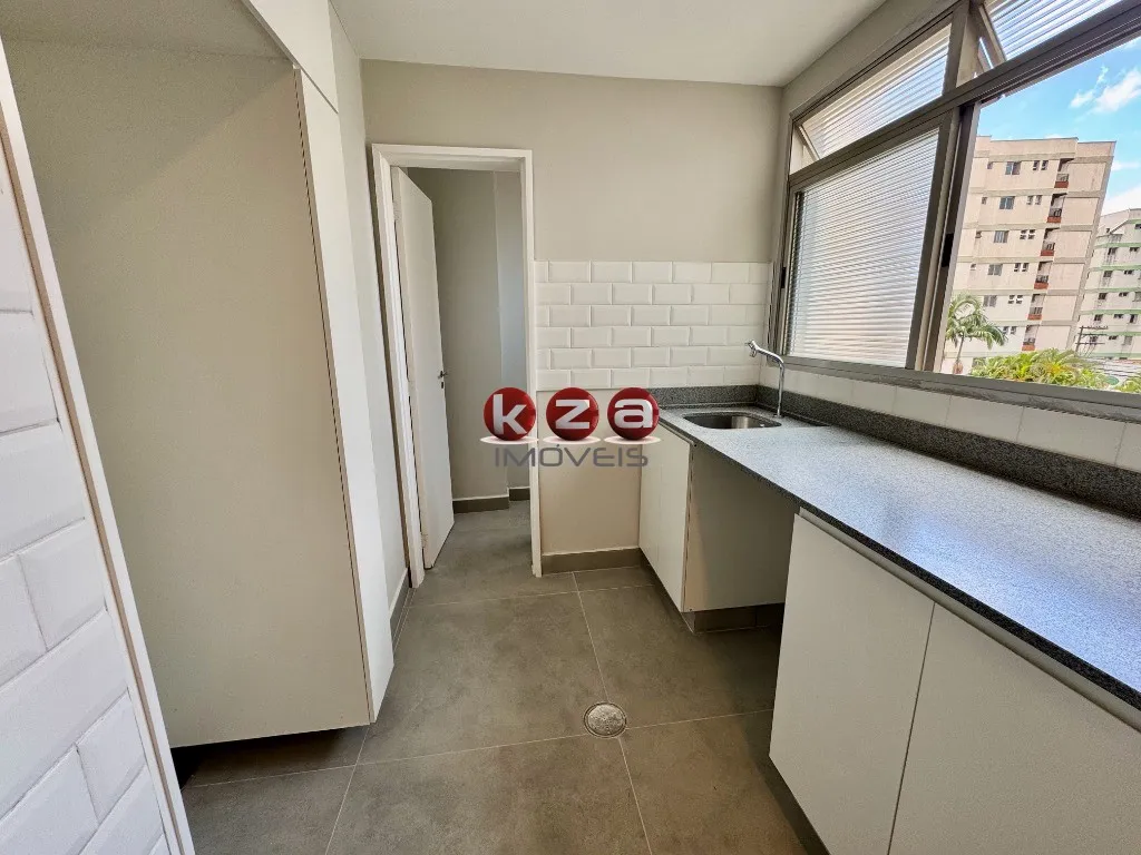 Imagem Apartamento a venda em Campinas-SP, repaginado, no Centro: 2 quartos, 1 suíte, 2 banheiros, 1 vaga e 80m² de área. Confira!