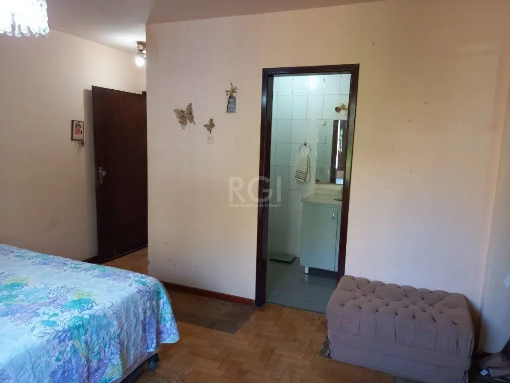 Imagem Casa para Venda de 3 dormitórios 6 vagas no bairro Chácara das Pedras