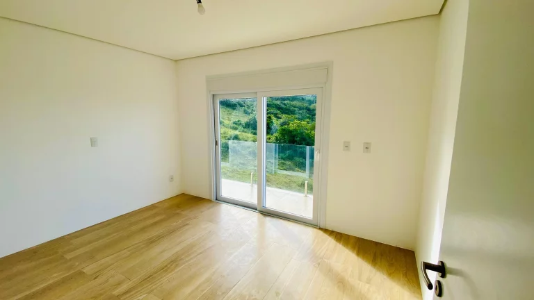 Imagem Casa de Luxo em Garopaba-SC, Ferraz: 2 Suítes, Piscina, Vista Mar, 280m² - Imperdível!
