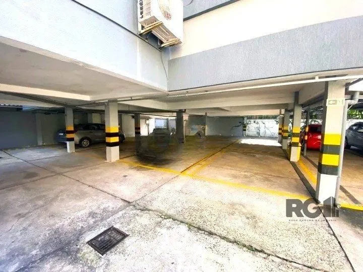 Imagem Apartamento Semimobiliado com 3 Dormitórios (1 Suíte com Hidro) - 104 m² e Vaga Coberta