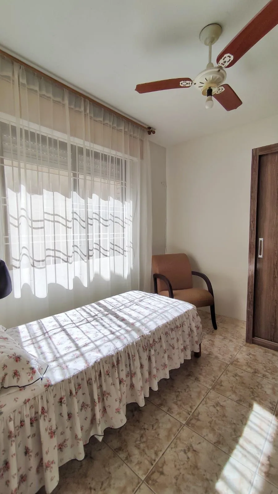 Imagem Casa com 4 Quartos e 2 banheiros e 2 Suites à Venda, 153 m² por R$ 990.000