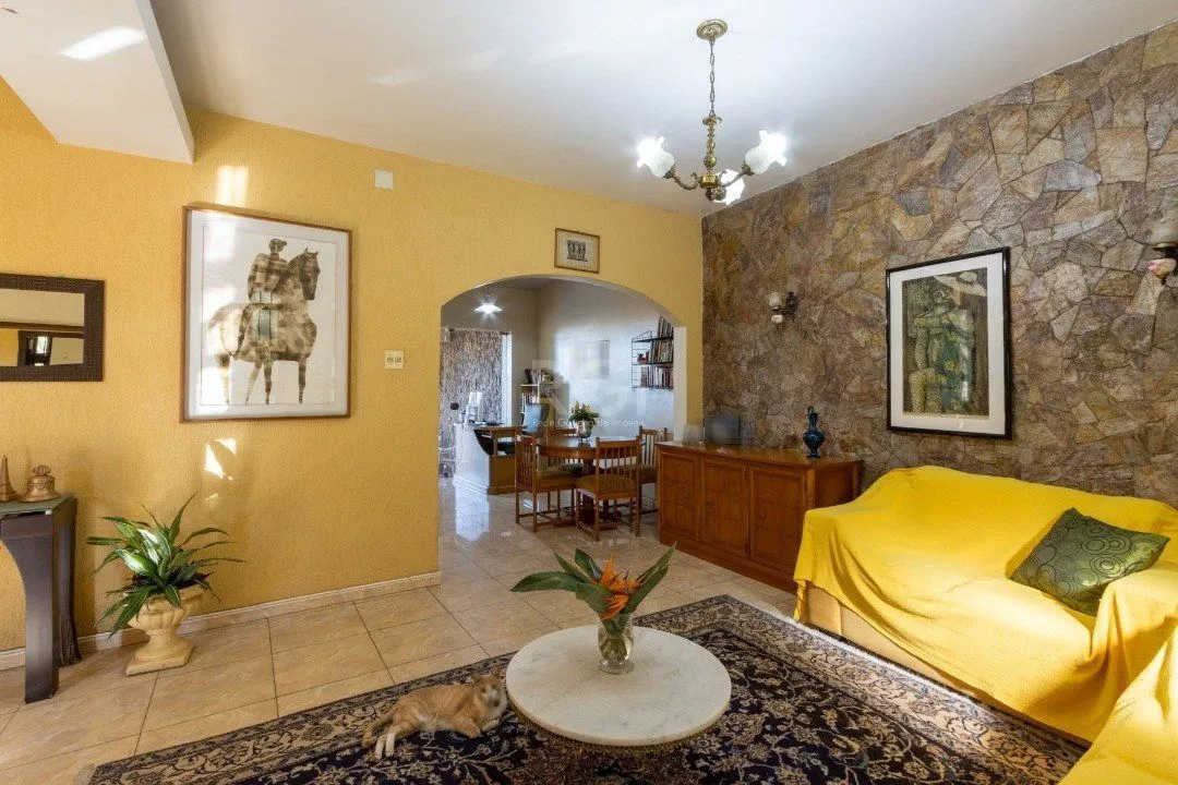 Imagem Sobrado com 345m² privativos, 3 suites, 2 vagas, churrasqueira. pátio com piscina - Bairro Cristal