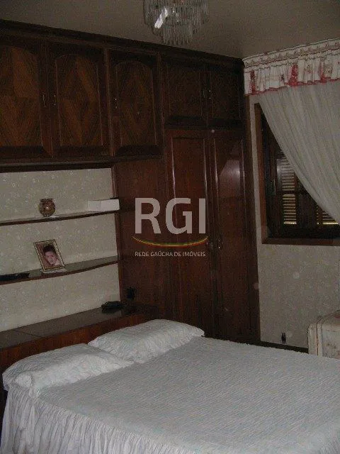 Imagem Casa para Venda - 260m², 3 dormitórios, sendo 1 suites, 7 vagas - Nonoai