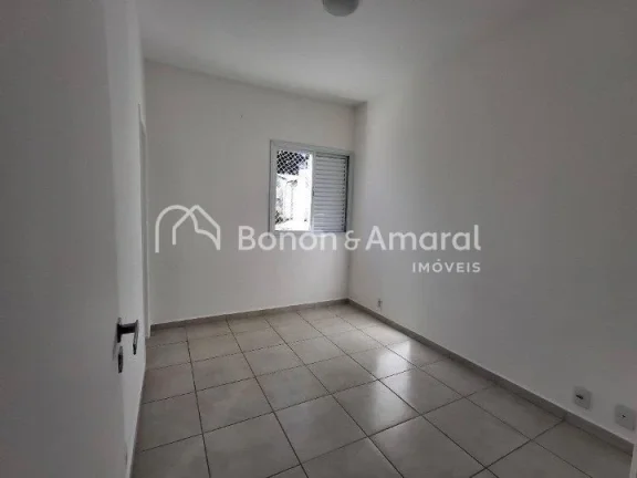 Imagem Casa em condomínio para locação - com 3 quartos sendo uma suíte. O imóvel conta com sala para 2...