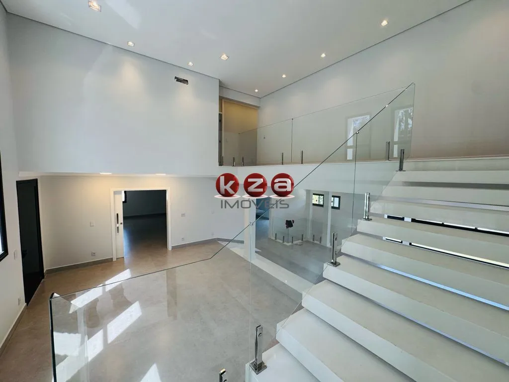 Imagem Casa de Luxo em Condomínio: 5 suítes, 5 salas, 9 banheiros, 4 vagas na cidade de Valinhos-SP, Condomínio Vale do Itamaracá - 760m².