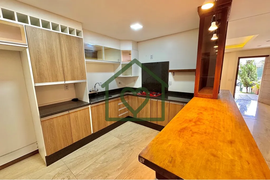 Imagem Casa com 237m2 em Porto Alegre, no bairro Sarandi, ideal para quem busca conforto, praticidade e exc...