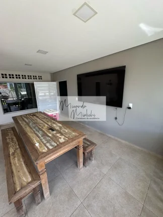 Imagem Casa de Alto Padrão com 640 m² de Construção, Piscina Natural e Energia Solar