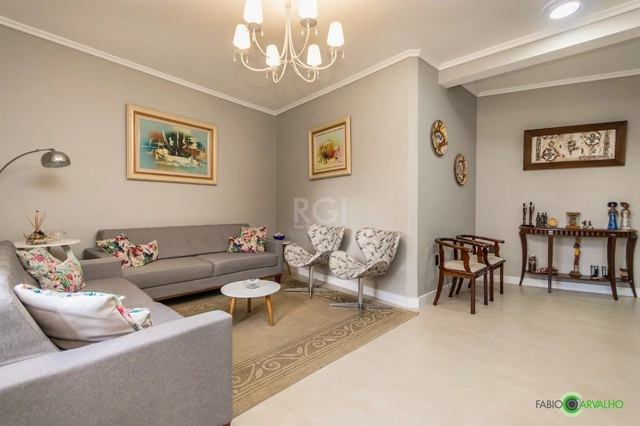 Imagem Sobrado para Venda - 335m², 4 dormitórios, sendo 2 suites, 3 vagas - Petrópolis