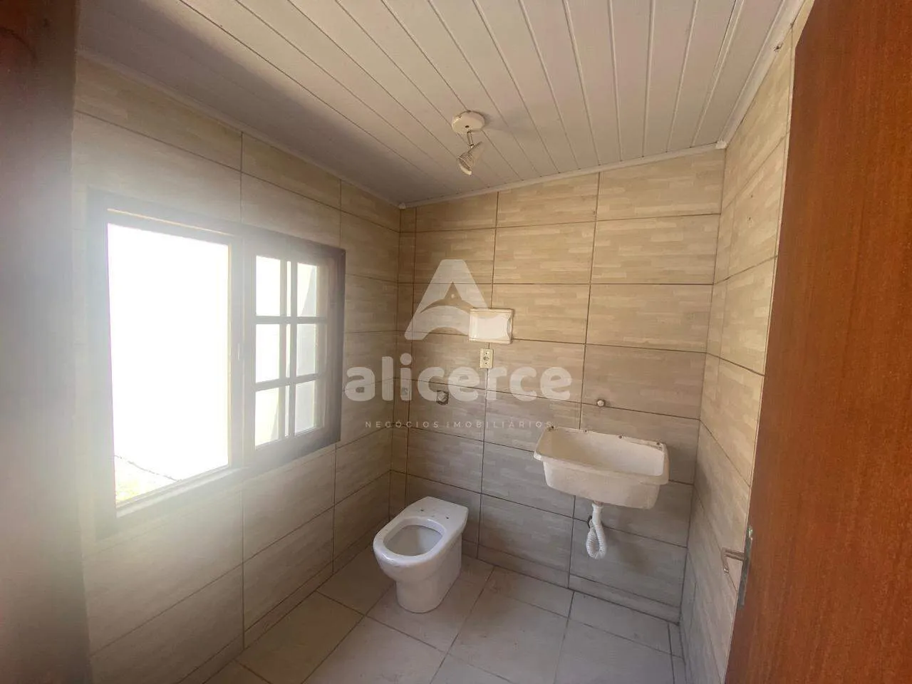 Imagem Casa completamente reformada pronta para morar, próximo a escola e comerçio