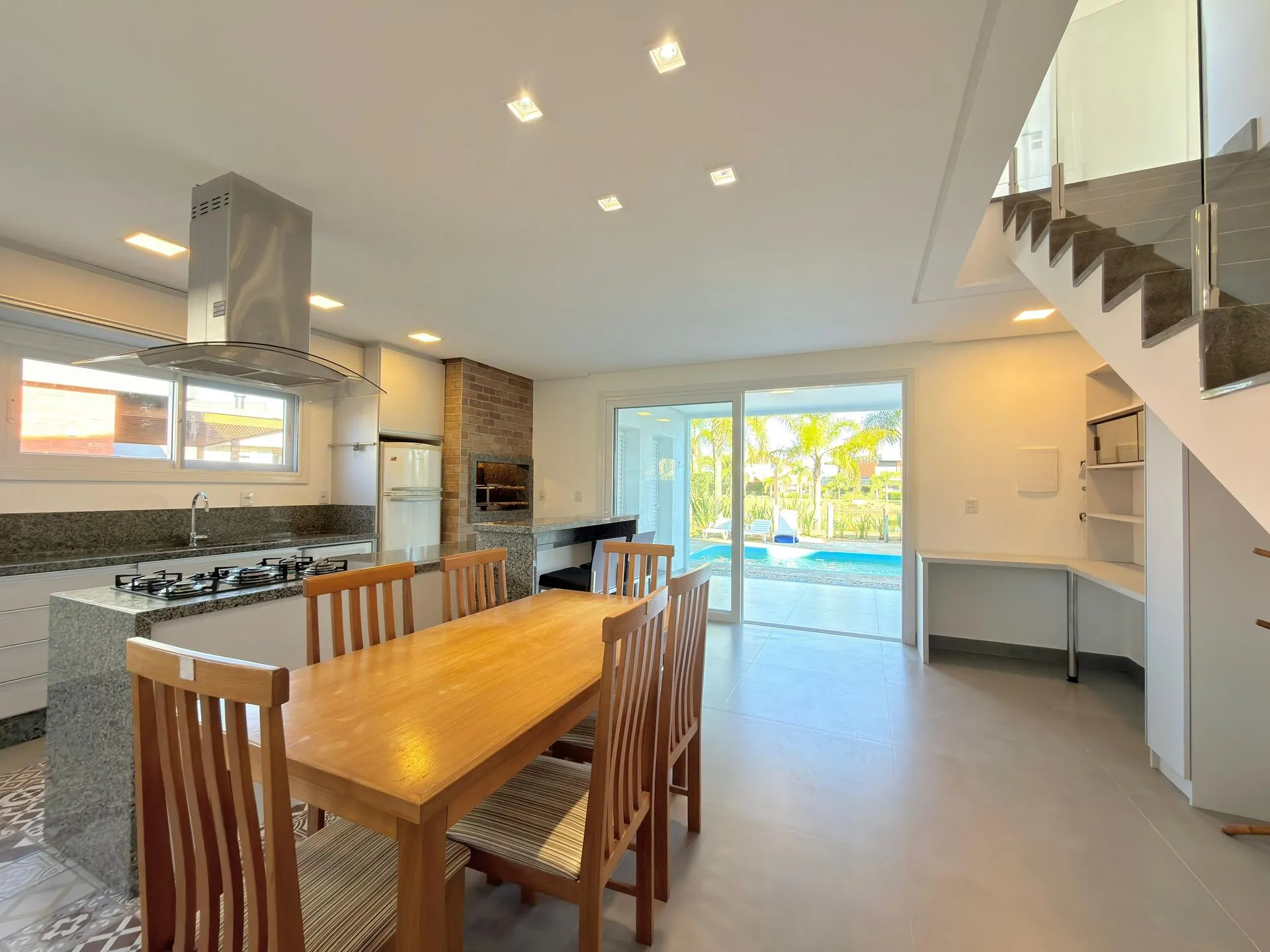 Imagem Casa à venda em Xangri-lá, Centro, com 4 quartos, 291m2