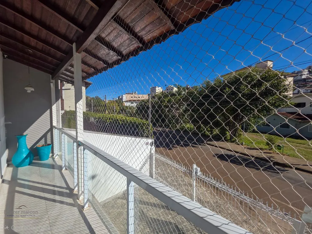 Imagem Casa com piscina, área gourmet a venda próximo ao centro de Poços de Caldas - MG
