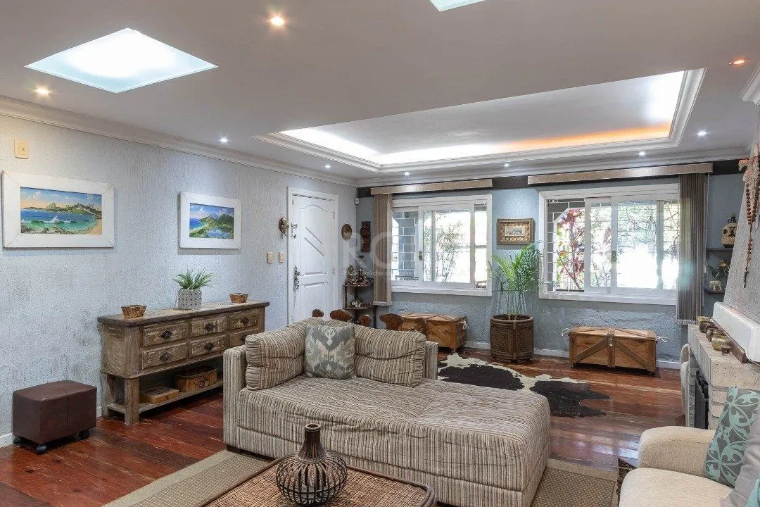 Imagem Casa para Venda com 3 dormitórios, sendo 1 suites e 4 vagas no bairro Ipanema