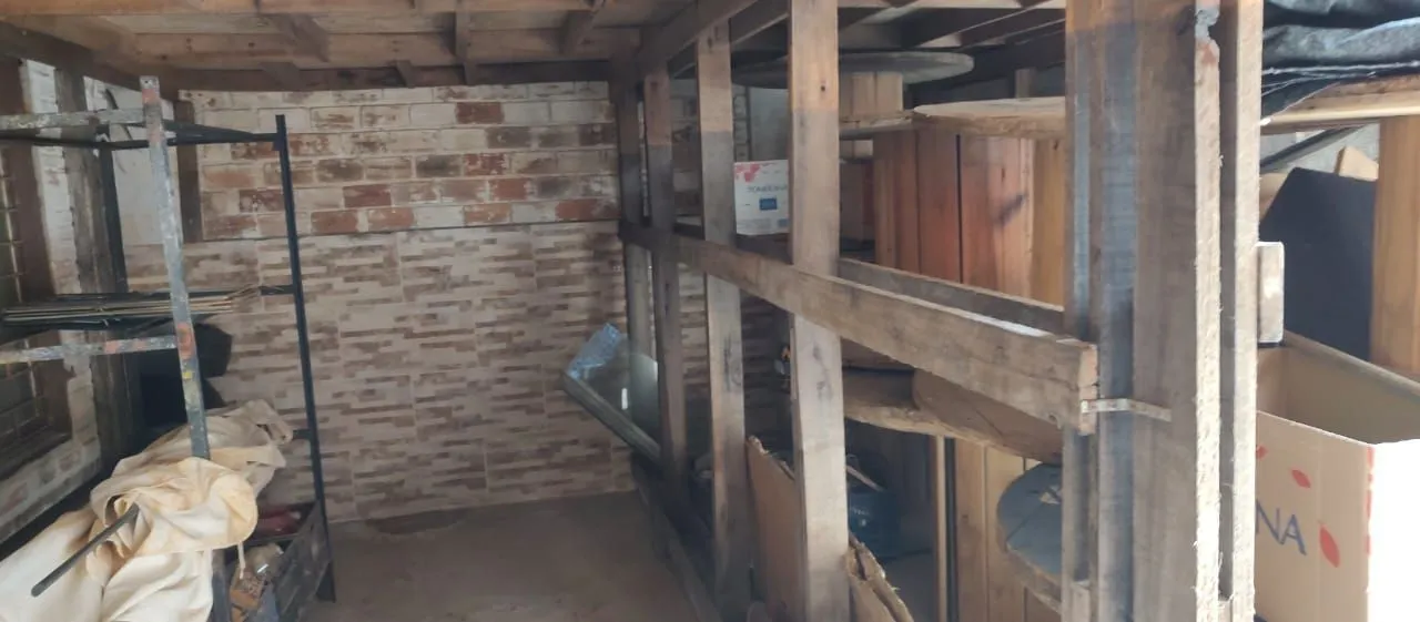 Imagem Vende Casa Comercial com deposito na parte de baixo, 289,80m²residência em cima.