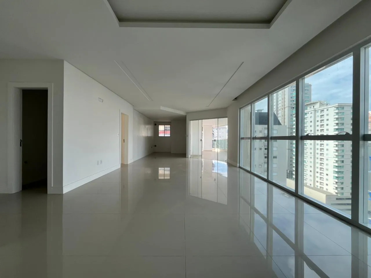 Imagem Apartamento à venda com 170m2 por R$ 2.800.000,00