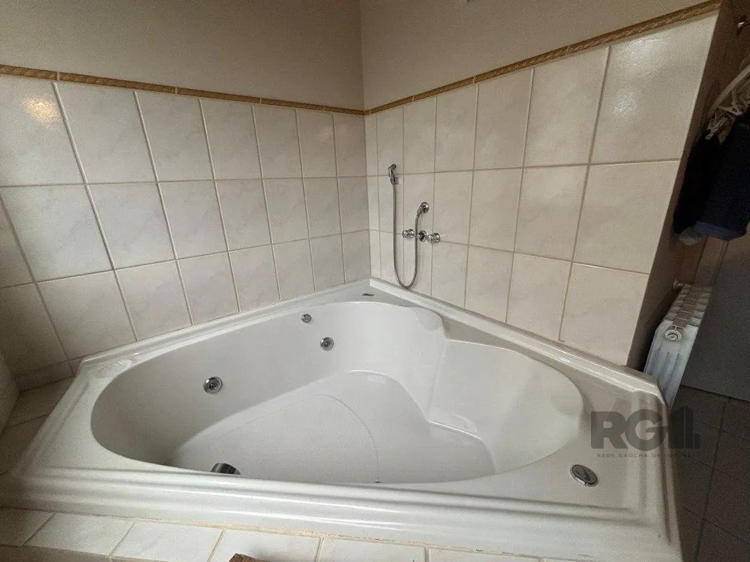 Imagem Sobrado de Alvenaria em Condominio no bairro Nobre de Gramado