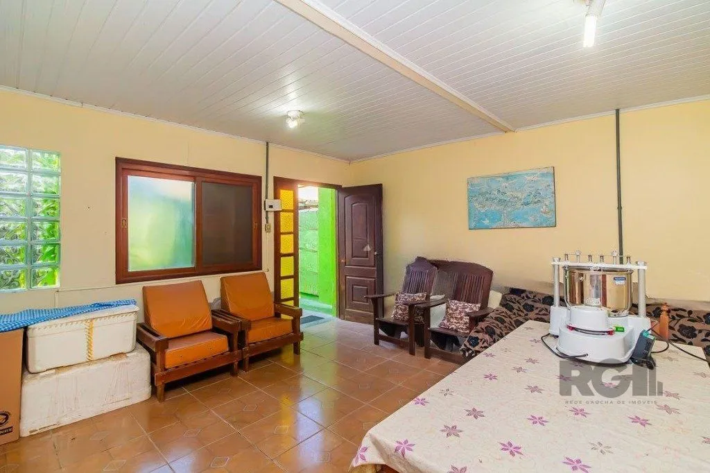 Imagem Casa de 4 dormitórios no bairro Belém Novo