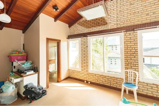 Imagem Casa para venda no bairro Chácara das Pedras em Porto Alegre