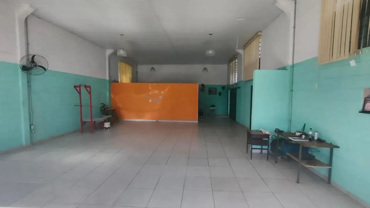 Imagem Aluga-se Galpão Comercial na Avenida Américo Figueiredo, Sorocaba ? 820m² de Área Total