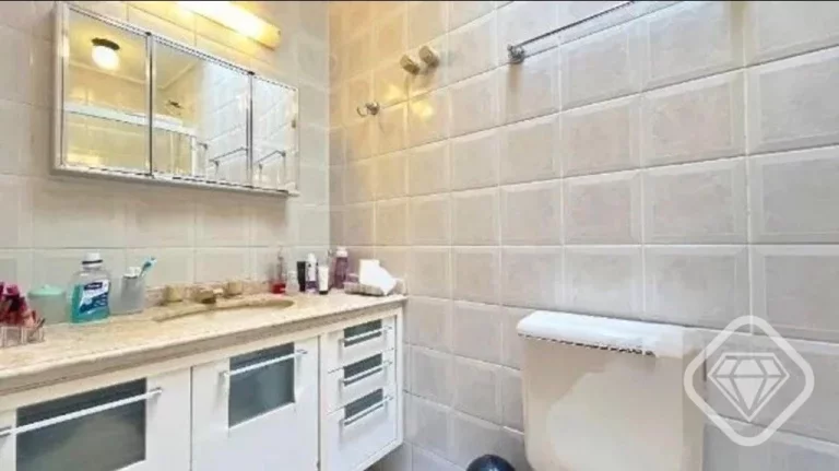Imagem Casa em condomínio no bairro Ipanema, zona sul de Porto Alegre.

Charmosa casa semi mobiliada, com ...