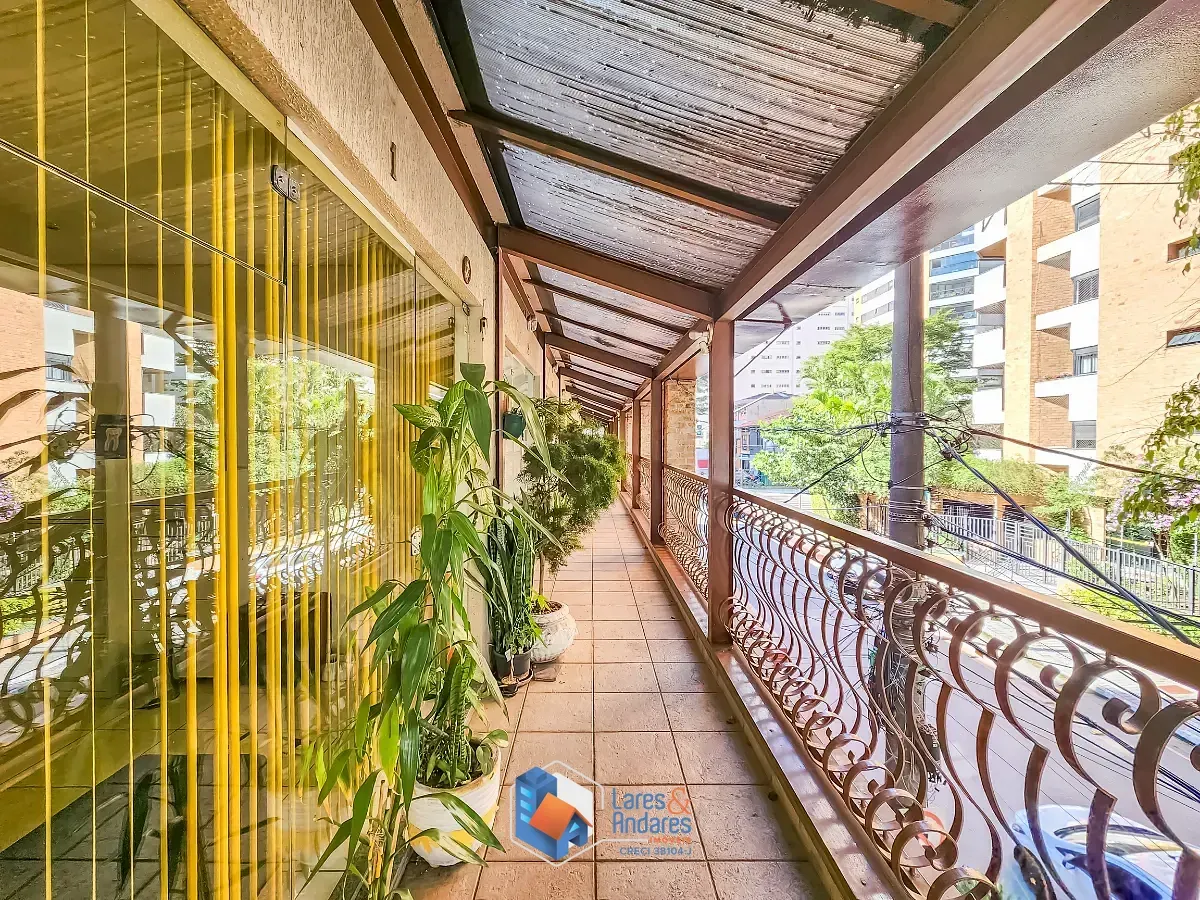 Imagem Conjunto comercial para venda em Vila Uberabinha, 675m²