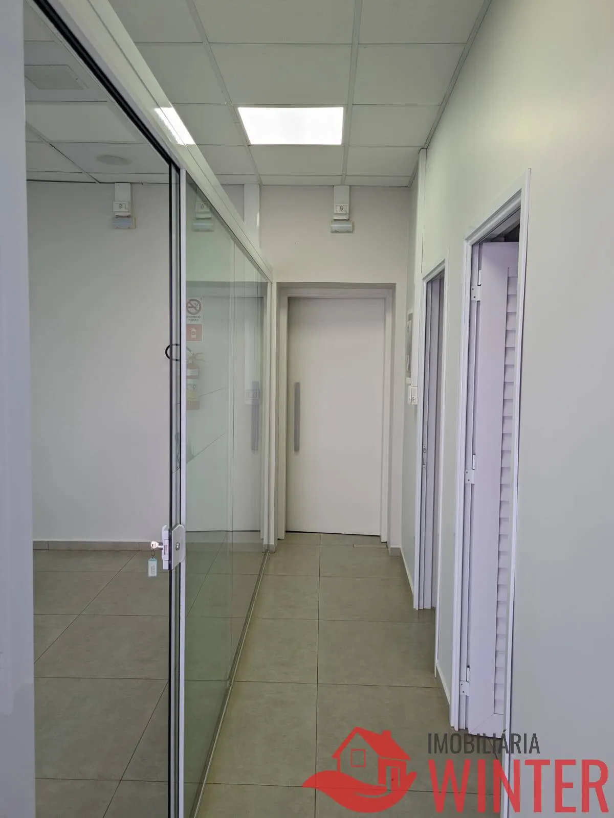Imagem Sala de esquina terrea com 210m2