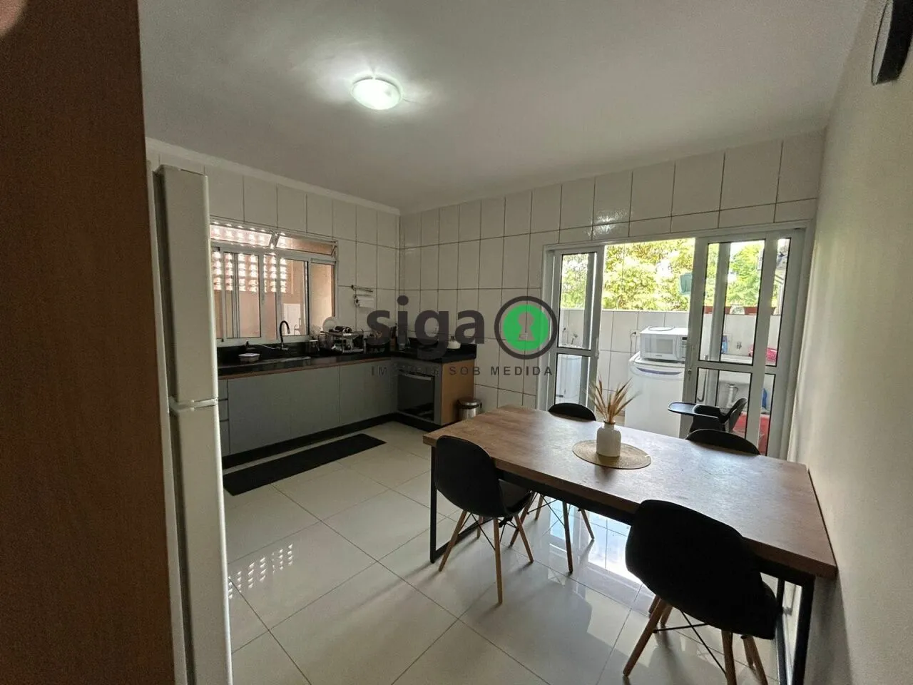 Imagem Linda Casa á venda em Laranjeiras - Casa grande, 4 cagas de garagem e 2 quartos