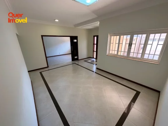 Imagem Oportunidade Imperdível de Casa à Venda no Jardim Antártica, Ribeirão Preto-SP! 5 quartos, 3 suítes, 3 salas, 4 banheiros, 5 vagas de garagem e 324,00 m² de área. Permuta e Financiamento. Quer Imóvel Negócios Imobiliários.
