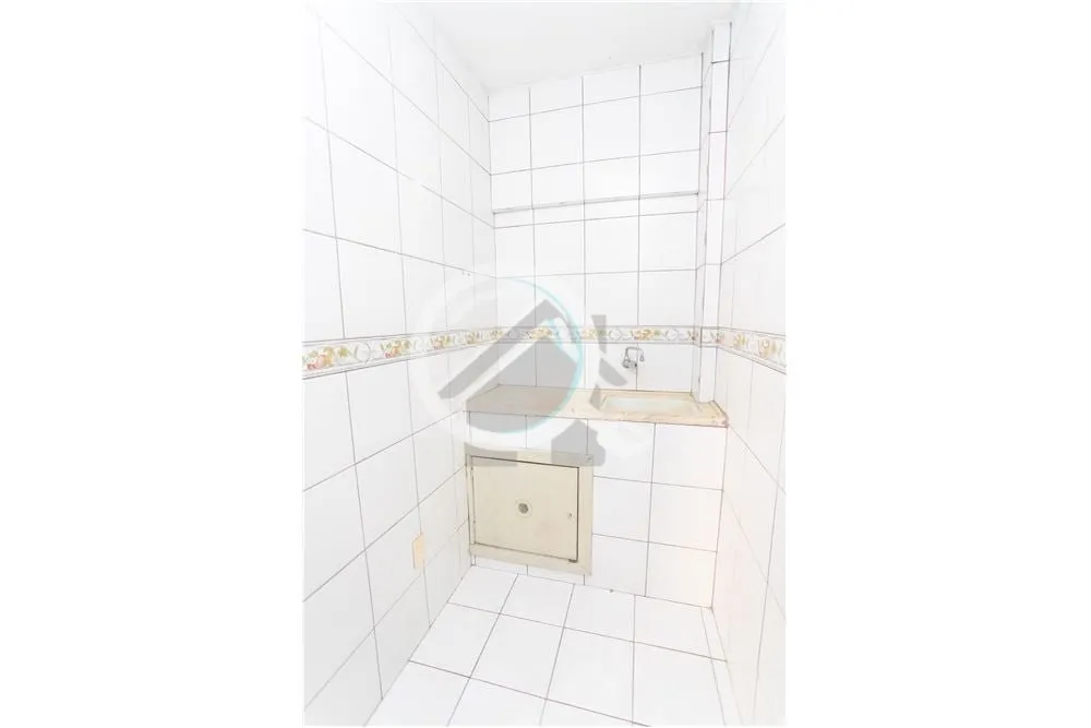 Imagem Descubra a combinação perfeita de praticidade e tranquilidade nesta sala comercial localizada no c...