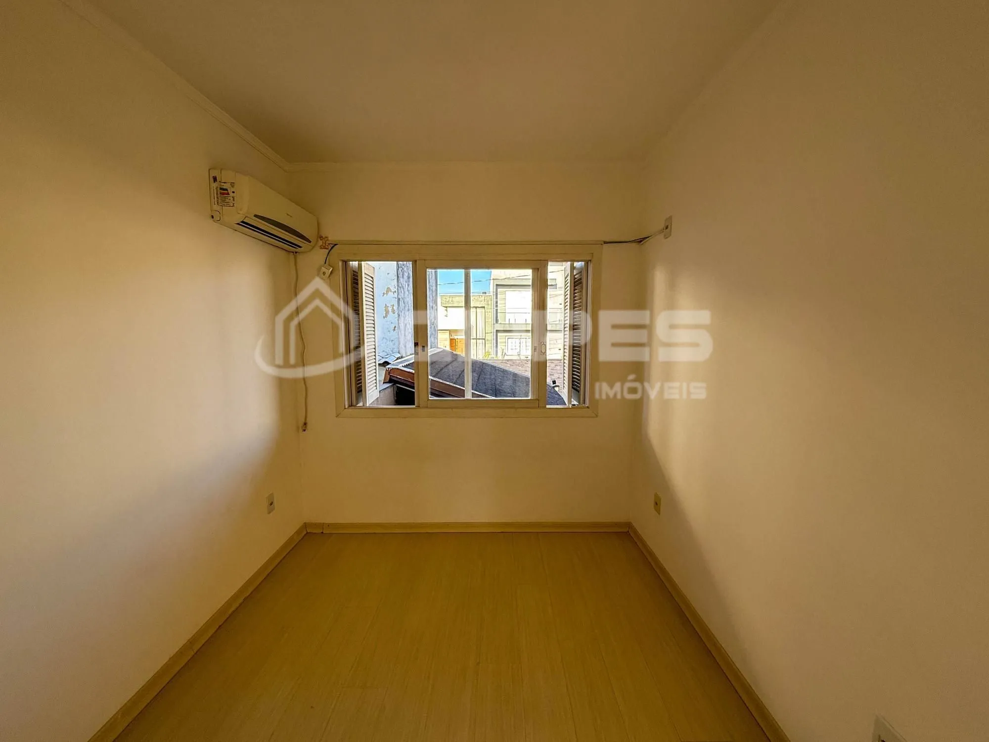 Imagem Sobrado para Venda - 140m², 3 dormitórios, sendo 1 suites, 2 vagas - Hípica