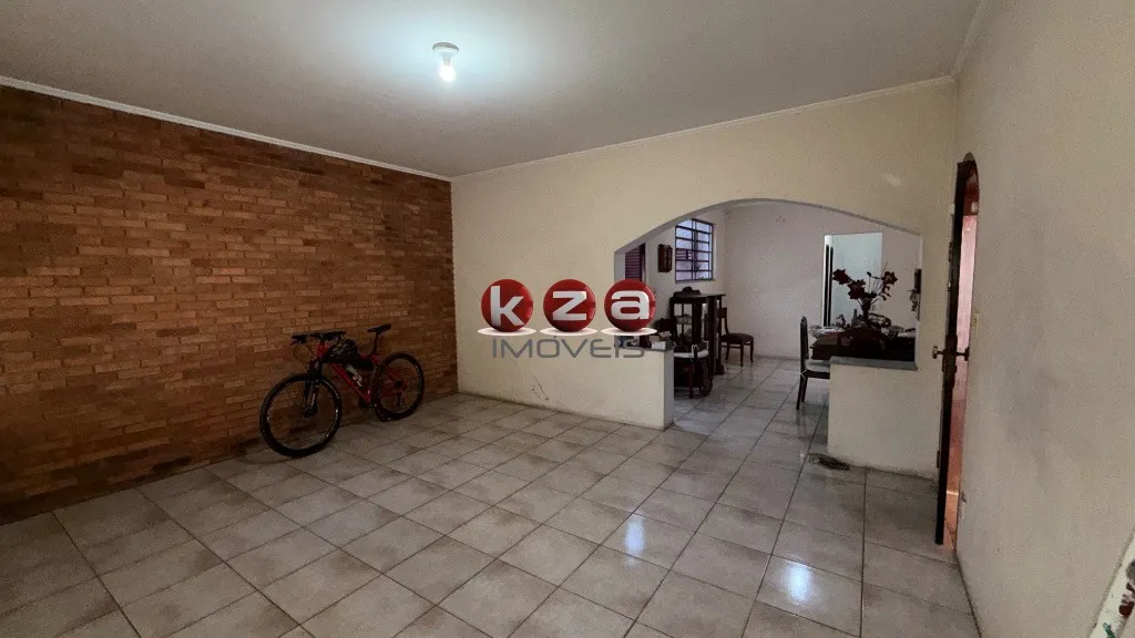Imagem Imperdível casa à venda em Valinhos-SP, Jardim Paulista: 3 quartos, 1 suíte, 1 sala, 2 banheiros, 2 vagas, 200m².