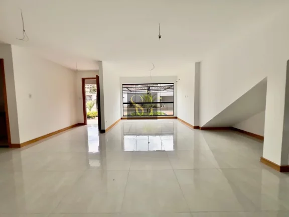 Imagem Casa para Venda em Teresópolis, Alto, 3 dormitórios, 2 suítes, 3 banheiros, 2 vagas