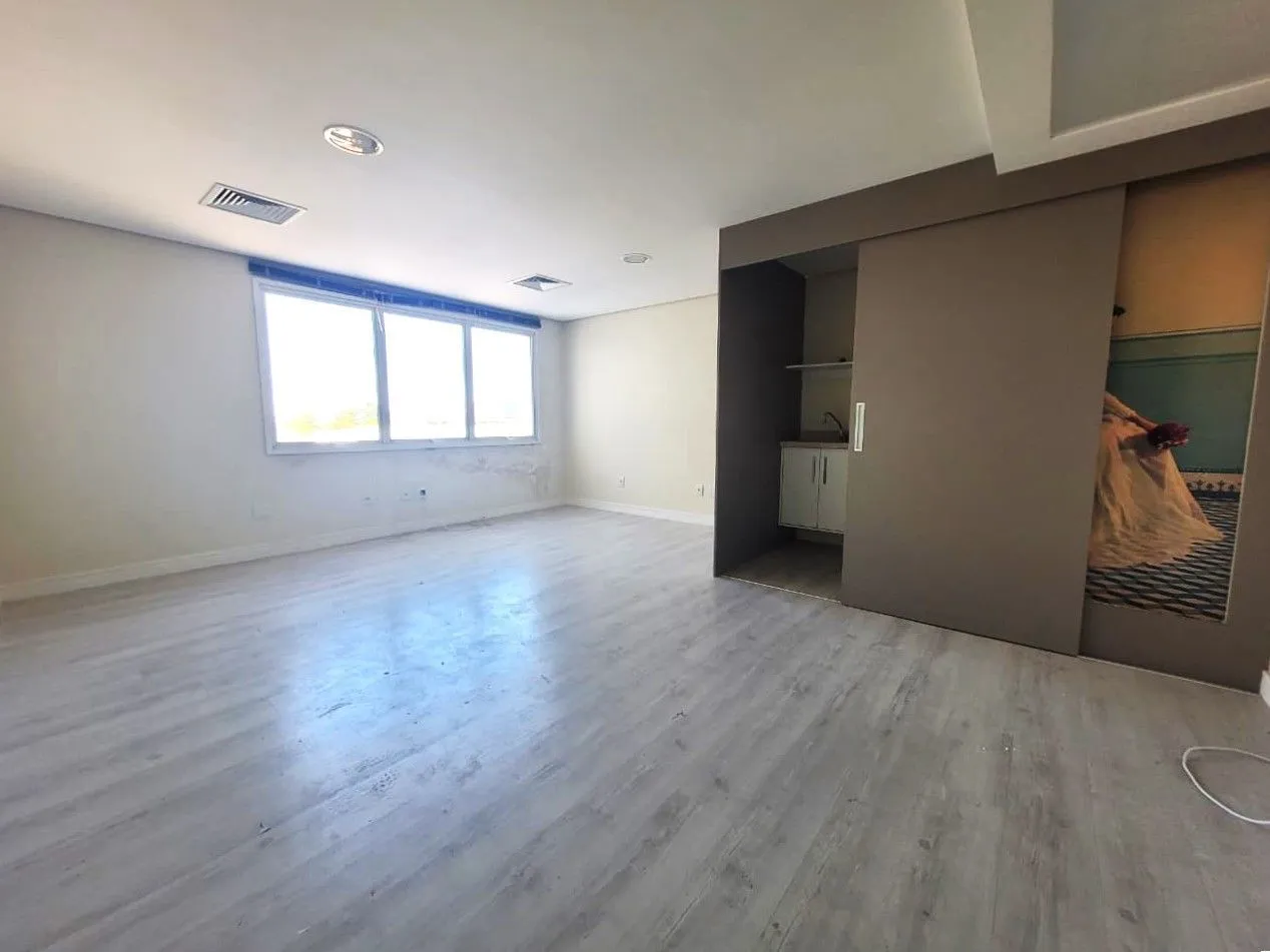 Imagem Ótima sala comercial com 1 vaga próximo a OAB