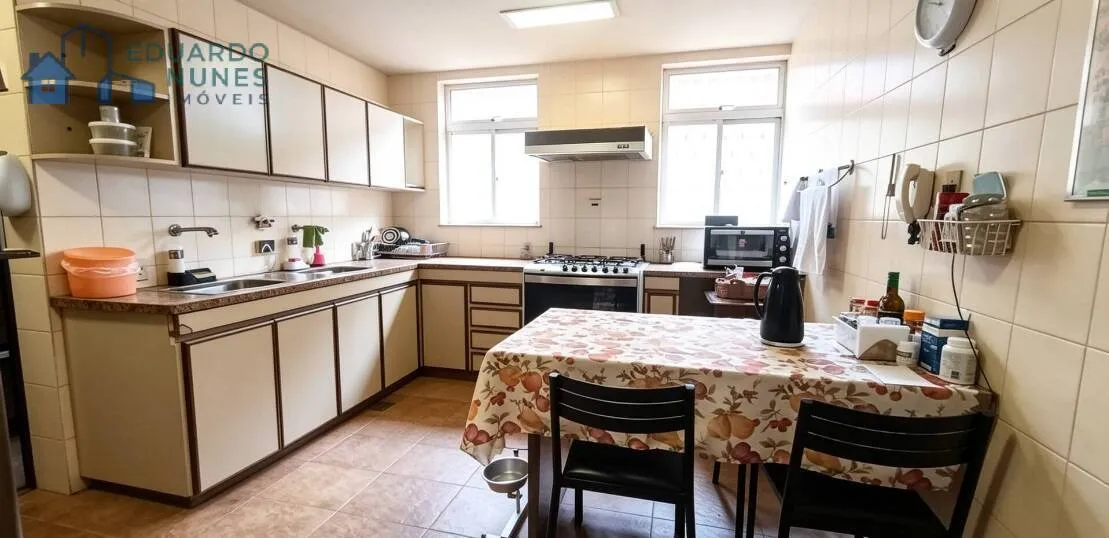 Imagem Casa à Venda no Santo Antônio, com 8 Quartos, 03 vagas, 396 m² de Lote