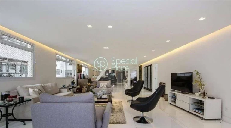 Imagem São incríveis 330m2 de área útil, 3 dormitórios ( 2 suítes ) e 3 vagas na garagem. Living ampl...