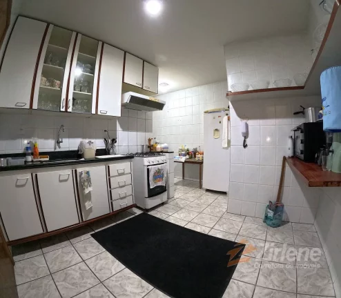 Imagem Apartamento 02 Quartos de fundos em prédio a beira mar.