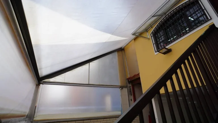 Imagem Sobrado 250 m² 3 Dormitórios sendo 2 Suítes Porteira Fechada