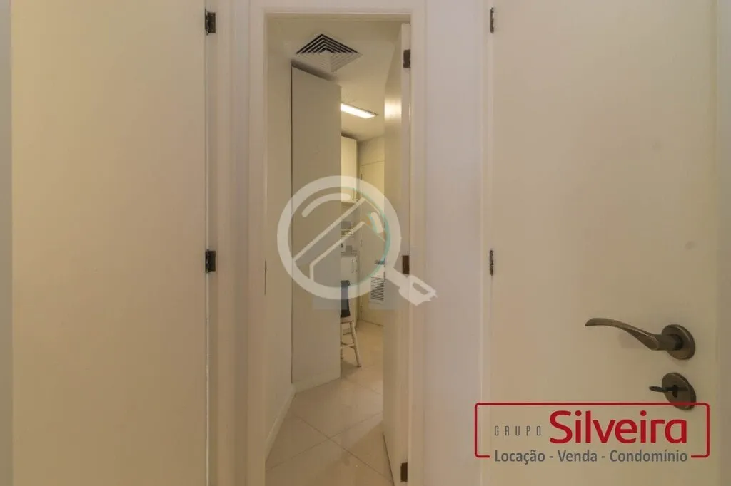 Imagem Este conjunto comercial é uma oportunidade única para profissionais que buscam um espaço de traba...