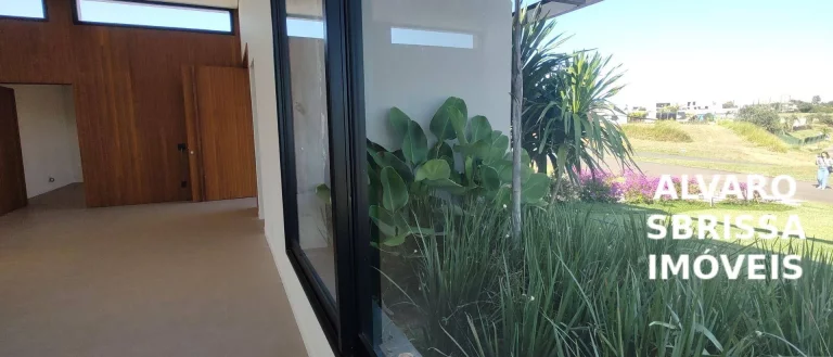 Imagem Casa de alto padrão, térrea com 5 suites, totalmente climatizada e com linda piscina.