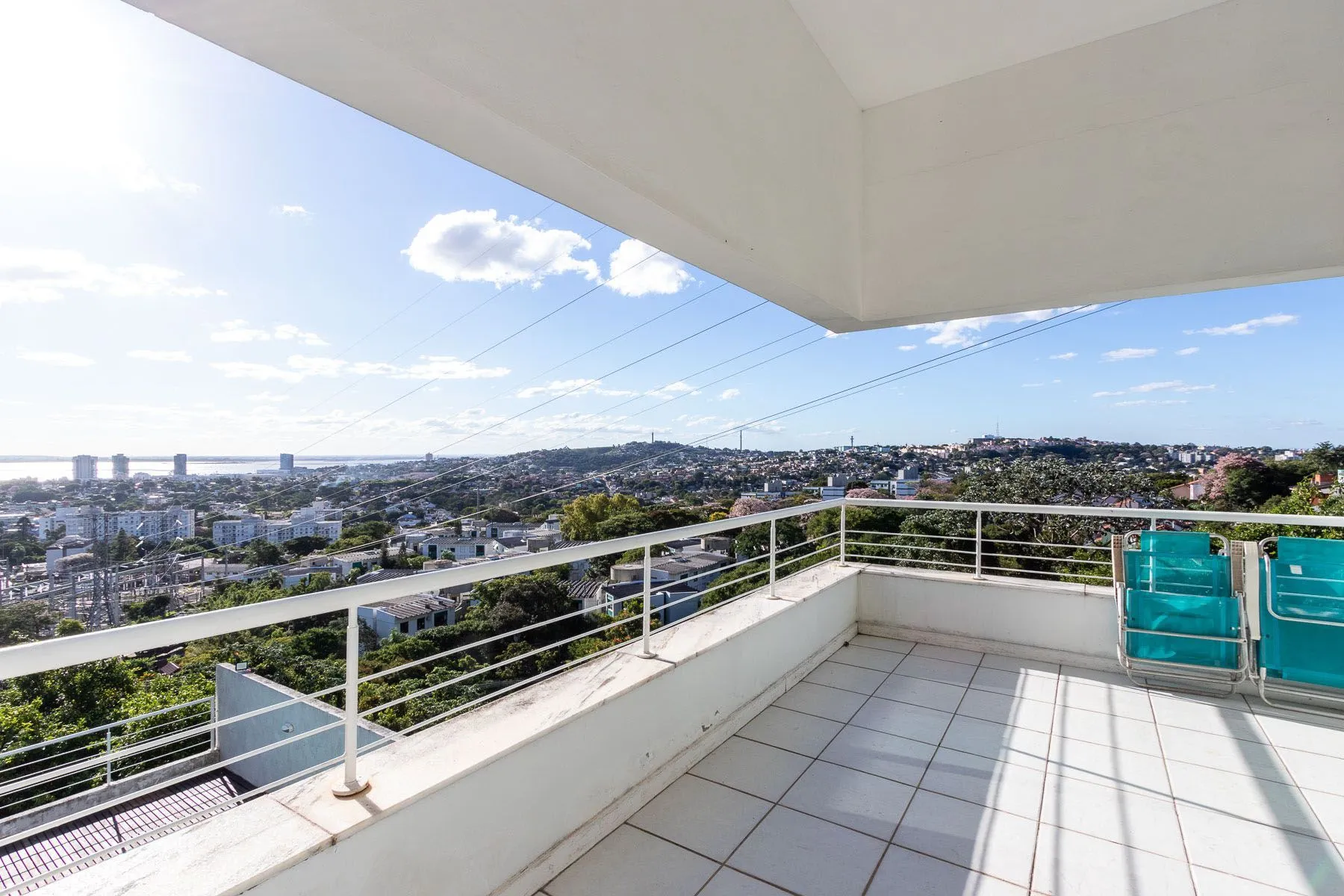 Imagem Casa para Venda - 470m², 3 dormitórios, sendo 1 suites, 6 vagas - Nonoai