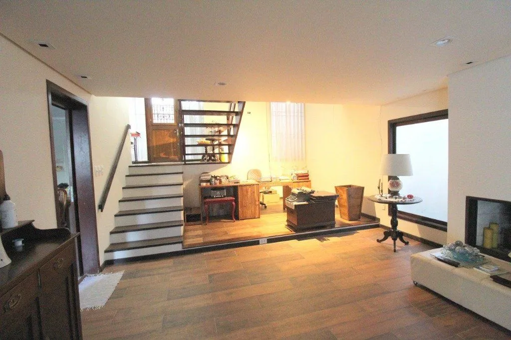 Imagem Casa para Venda - 100m², 3 dormitórios, 3 vagas - Nonoai