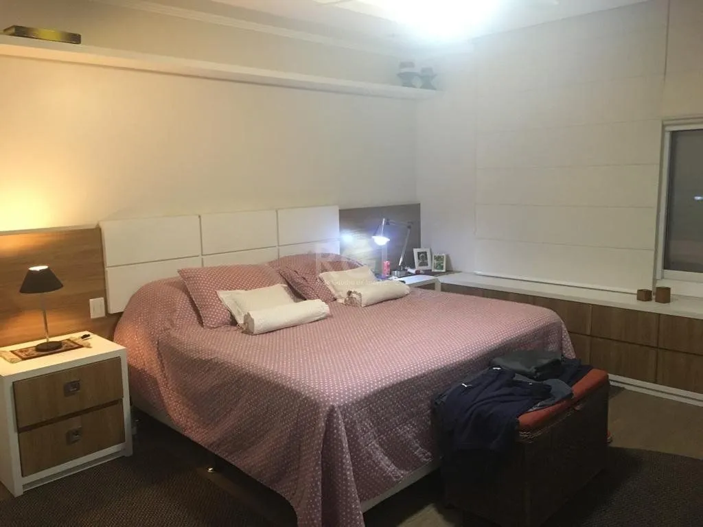 Imagem Casa para Venda - 230m², 3 dormitórios, sendo 3 suites, 3 vagas - Chácara das Pedras