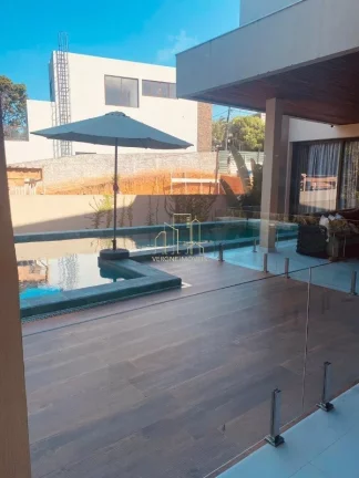 Imagem Casa Alto Padrão à Venda em Alphaville Salvador I | 5 Suítes | Porteira Fechada | Área Gourmet | Piscina