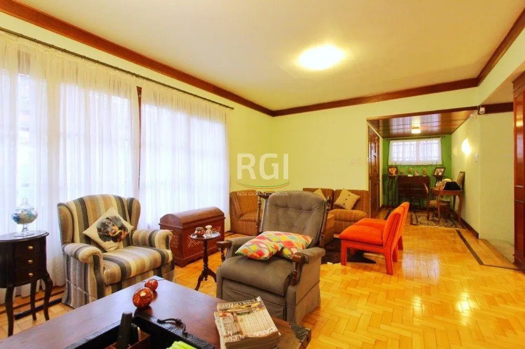 Imagem Casa para Venda - 250m², 3 dormitórios, 1 vaga - Teresópolis