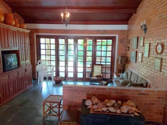 Imagem BELA CASA COM AMPLO TERRENO COM EXCELENTE LOCALIZAÇÃO