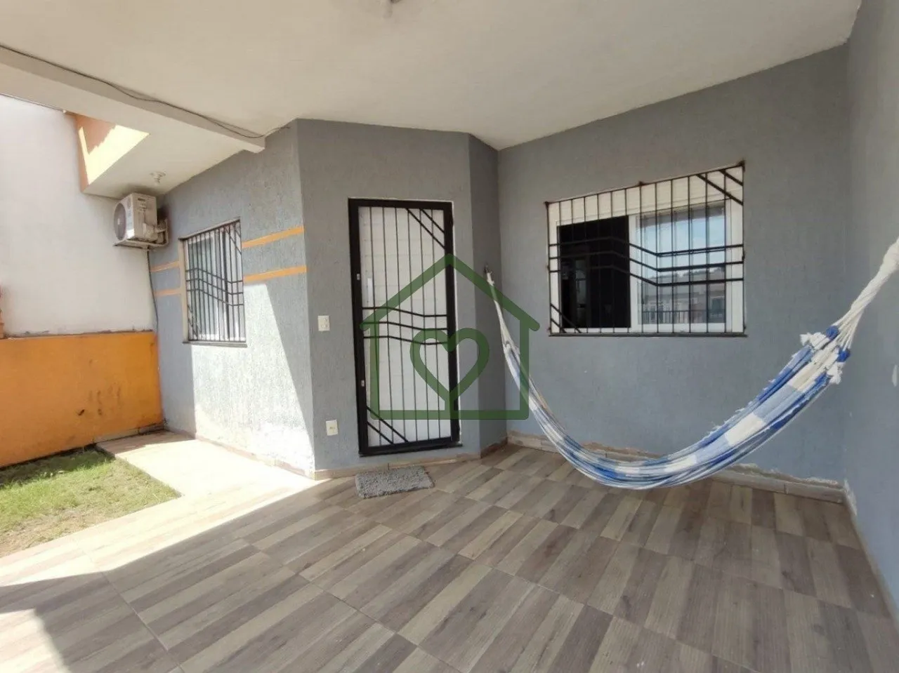 Imagem Casa com 2 dormitórios, 2 vaga de estacionamento coberta, localizada no bairro Jardim Algarve, em A...