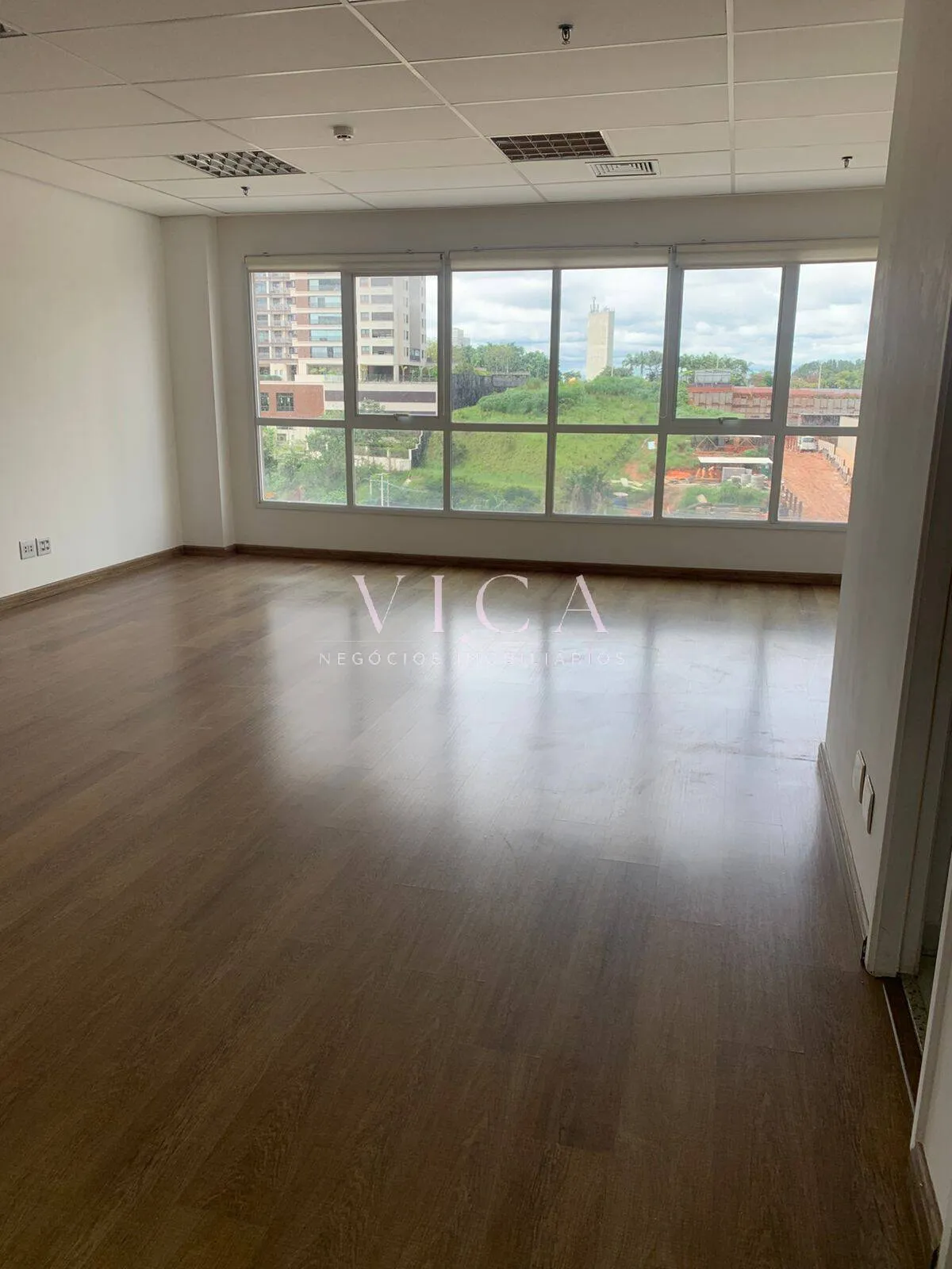 Imagem Sala Com 56m² para aluguel por R$ 3.500,01 - Alphaville/SP