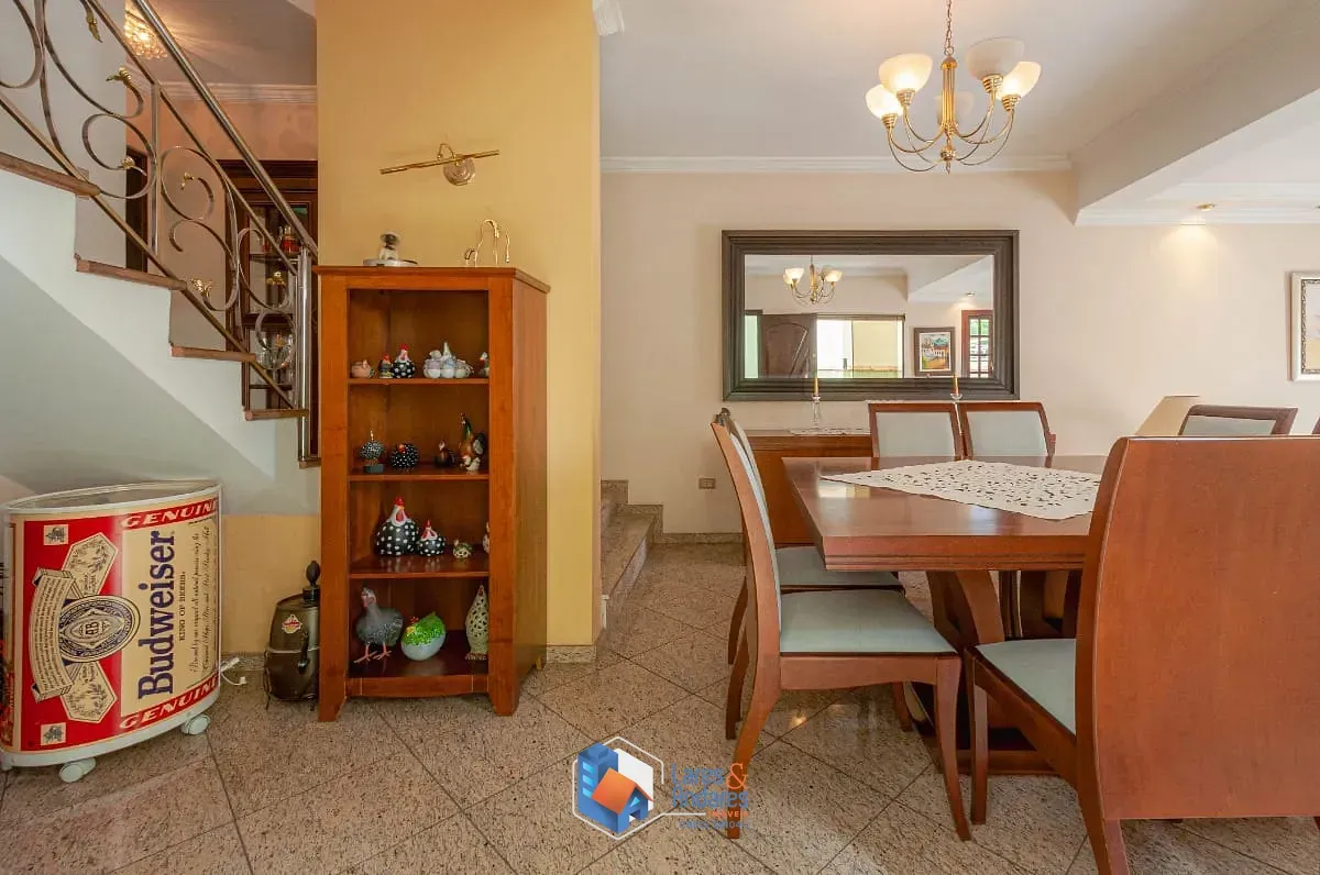 Imagem Sobrado para venda em Tremembé com 4 quartos, sendo 2 suítes, 236m²