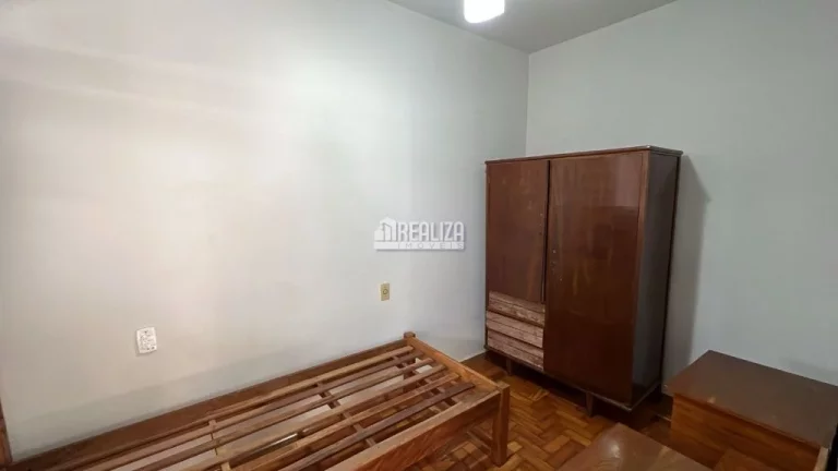 Imagem Casa para alugar no bairro Irmãos Soares, em Uberaba - 4 dormitórios e área de lazer!