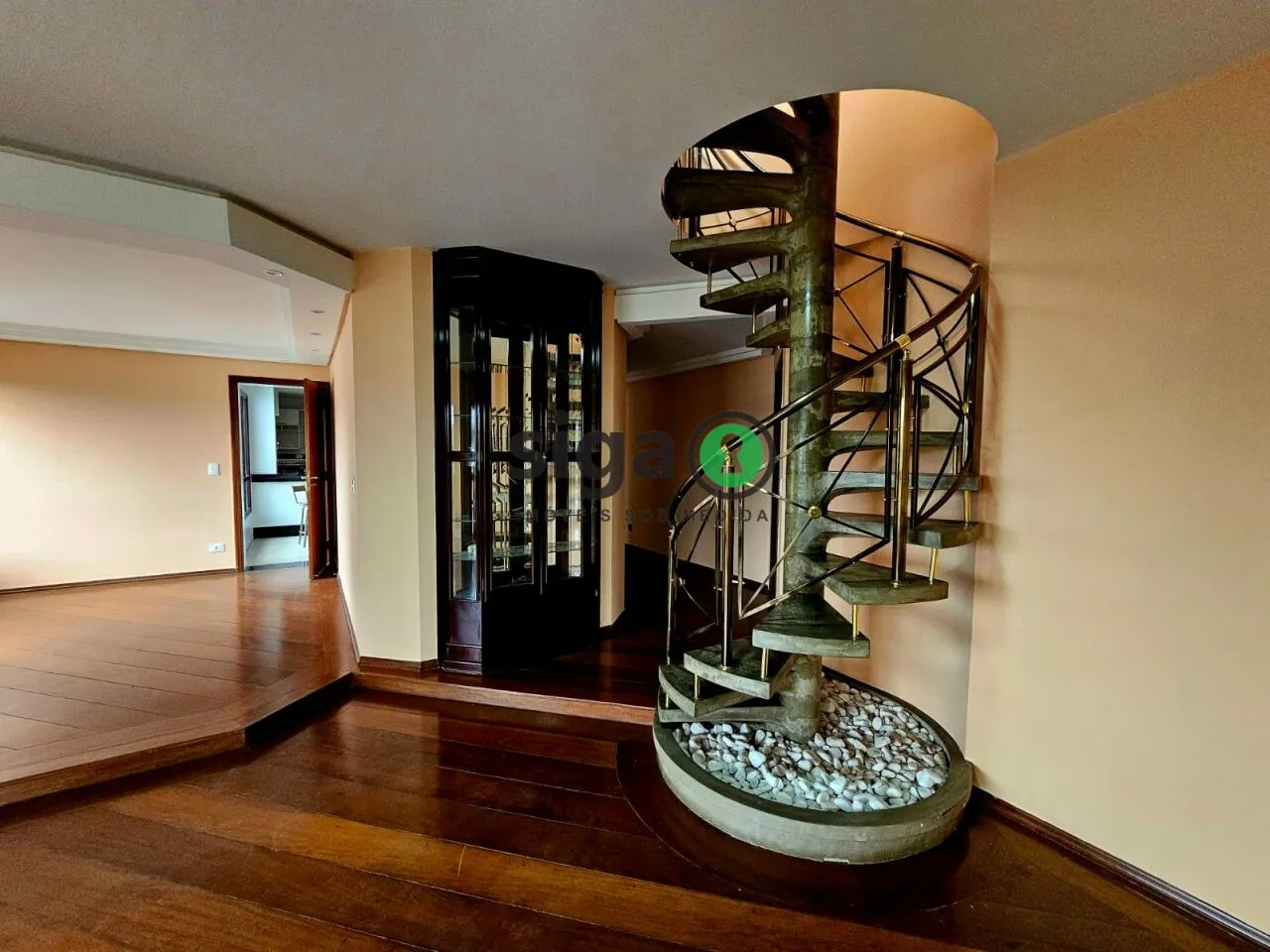Imagem Duplex Exclusivo com 410 m², 5 Quartos, Piscina Privativa e 4 Vagas!